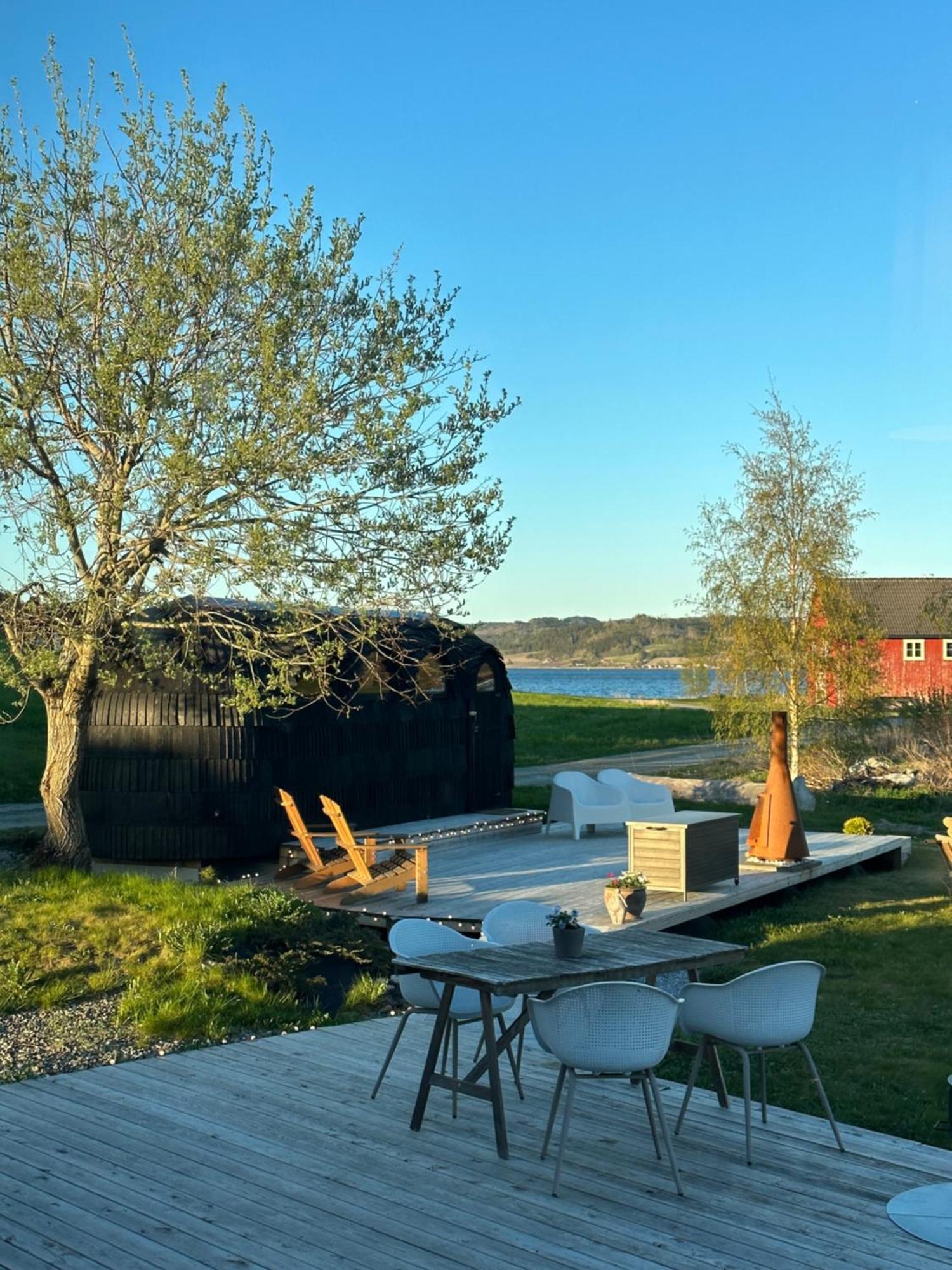 Saga, Et Unikt, Sjarmerende Badehotell Med Fa Rom, Sauna Og Badebrygge - Inderoy Straumen  Екстериор снимка